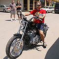 Harley Davidson пристигна в Кавaрна, кметът Цонко Цонев първи се запозна с наградата на Калиакра Рок Фест 2009