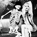 Lady GaGa - гола и вампирясала в сесия за OUT Magazine