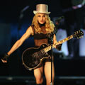 Синът на Мадона избухна в танци от сцената на Sticky & Sweet Tour (Видео)