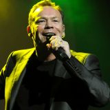Ще пием Red Red Wine на живо с Али Кембъл от UB40 Ще пием Red Red Wine на живо с Али Кембъл от UB40