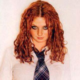 Лена от Т.A.T.U го удря на соло изяви