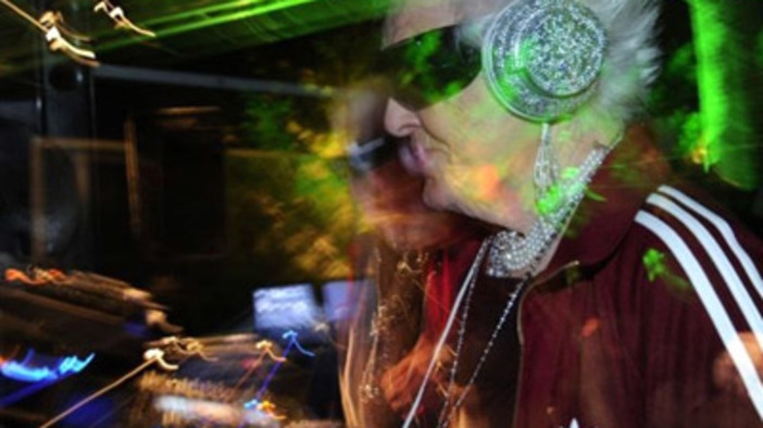 Баба DJ покори световната клубна сцена