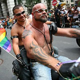 Без кръв на третия гей парад в София. Националисти: Педалите в затвора, всички обратни в Уганда!