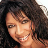 Баня и пиано с червени рози в гримьорната на Natalie Cole