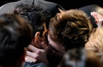 Робърт Патинсън целува Тайлър Лаутнър на MTV Movie Awards 2011