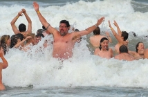 Световен рекорд по голо къпане от нудисти