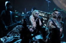 Lady Gaga със Sugarland на шоуто на Grammy "Номинации 2012"