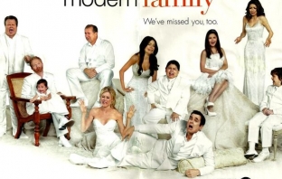 Modern Family (Oscar Promo: Charades Party)