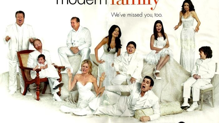 Modern Family (Oscar Promo: Charades Party)