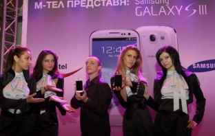 Над 400 души посрещат Samsung Galaxy S III в България 