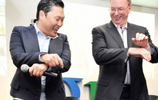 Шефът на Google, Ерик Шмид, танцува Gangnam Style 