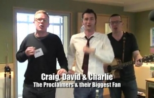 Дейвид Тенант и The Proclaimers с дует