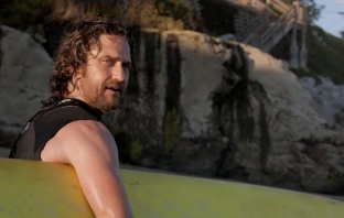 Chasing Mavericks (Official Trailer) Chasing Mavericks (Official Trailer)