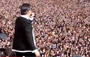 Гигантски Gangnam Style Flashmob в Париж, ноември 2012 г. Гигантски Gangnam Style Flashmob в Париж, ноември 2012 г.