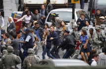 World War Z (Official Trailer)