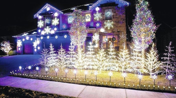 25 000 Angry Christmas Lights - хвъркатите са разгневени, а къщата е полудяла! 