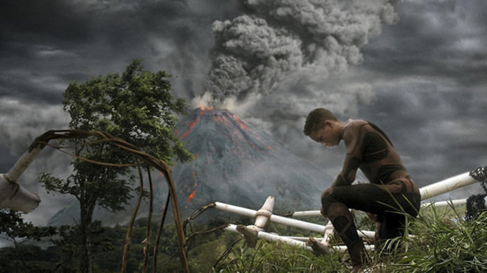 After Earth (Official Trailer)