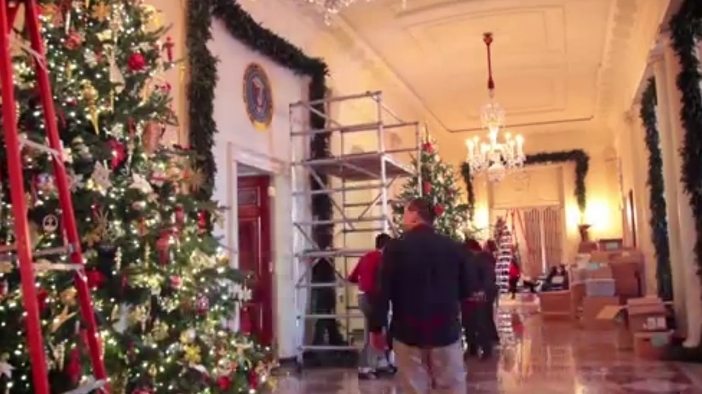 Белия дом се преобразява за Коледа (2012)