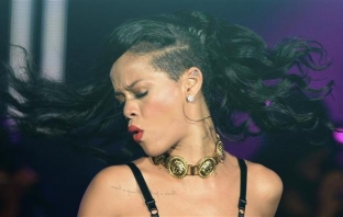 Rihanna - The World Is Listening (Grammy 2013 Promo)