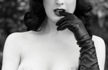 Dita Von Teese представя: 2013 Von Follies Collection 