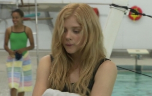 Carrie (Official Trailer) Carrie (Official Trailer)