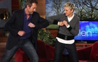 Hugh Laurie vs Ellen Degeneres в British vs American Slang Battle