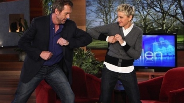 Hugh Laurie vs Ellen Degeneres в British vs American Slang Battle