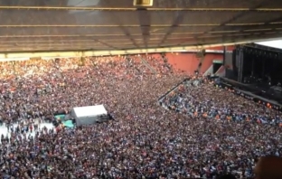 60 000 пеят Bohemian Rhapsody на Queen на концерт на Green Day 