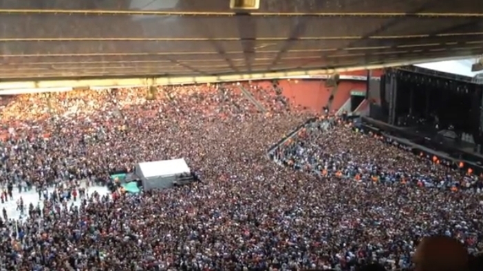 60 000 пеят Bohemian Rhapsody на Queen на концерт на Green Day 