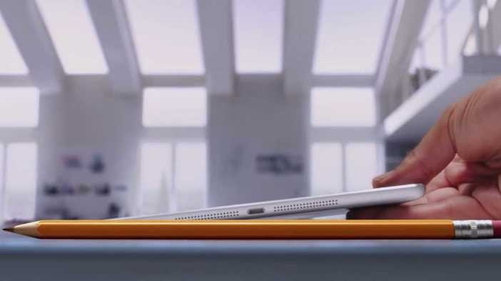 Първи рекламен спот на Apple iPad Air с Брайън Кренстън 