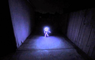 Бебешкият LED костюм за Хелоуин, който взриви интернет