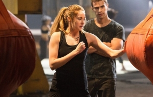 Divergent (Official Trailer) Divergent (Official Trailer)