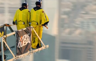 Световен рекорд по BASE jumping след скок от най-високата сграда Burj Khalifa