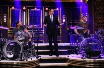 Will Ferrell vs Chad Smith - битка на барабаните в The Tonight Show