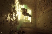 Акробатика и свободно бягане в авантюра на необитаеми разрушени сгради