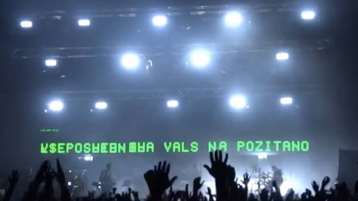 Massive Attack с послания за Пеевски, Борисов, Сидеров и Бареков в София (Видео)