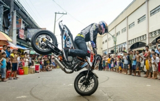 Улични каскади с Аарън Колтън в мотоциклетния рай на Филипините