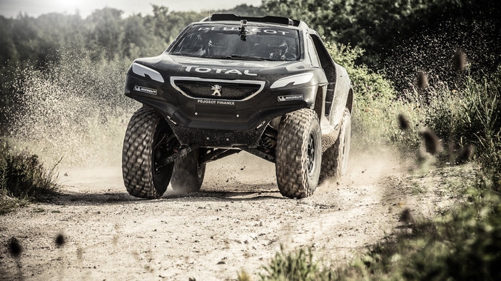 Звярът Peugeot 2008 DKR в действие преди Рали Дакар