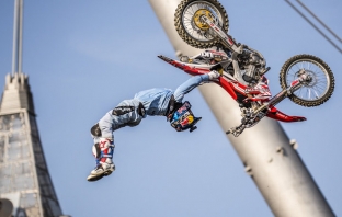 Red Bull X-Fighters разгорещиха Мюнхен със супер шоу