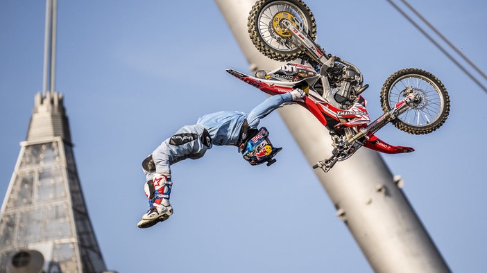 Red Bull X-Fighters разгорещиха Мюнхен със супер шоу