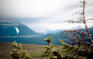 Красотата на Аляска от птичи поглед с парапланер