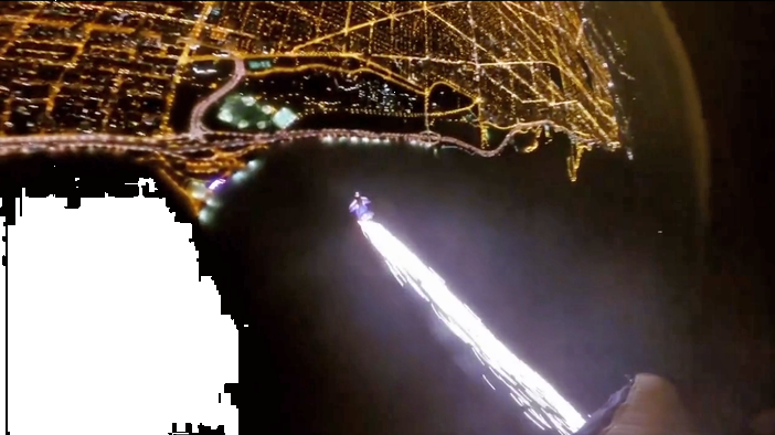 Комети или НЛО? Red Bull Air Force озариха нощното небе на Чикаго