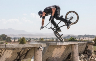 Легендата и новобранецът - Ескамия и Лийминг карат BMX в сърцето на Калифорния