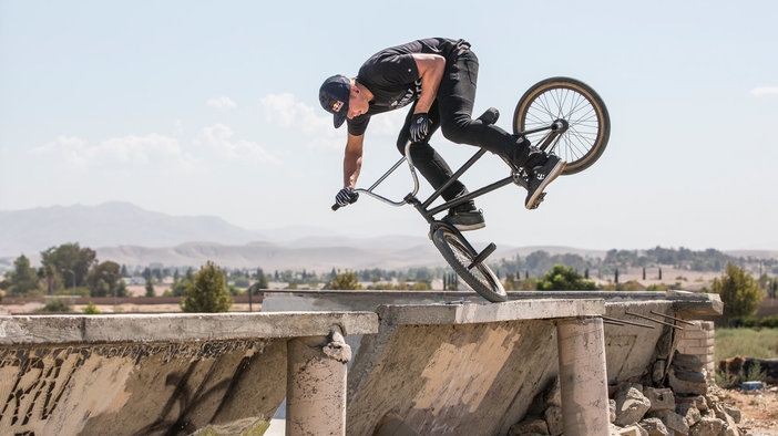 Легендата и новобранецът - Ескамия и Лийминг карат BMX в сърцето на Калифорния