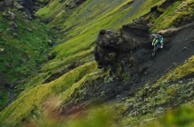 Into The Dirt: Красотата на Исландия през погледа на група байкъри