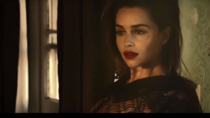 Емилия Кларк е  забавна и секси дори в странното промо на Vogue (Видео)
