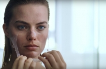 Марго Роби е австралийска психарка в изключително видео за Vogue