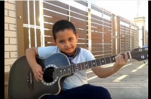 Дете впечатли с акустична версия на Nothing Else Matters на Metallica