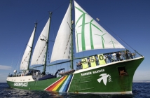 Световноизвестният ветроходен кораб "Rainbow Warrior" в Бургас