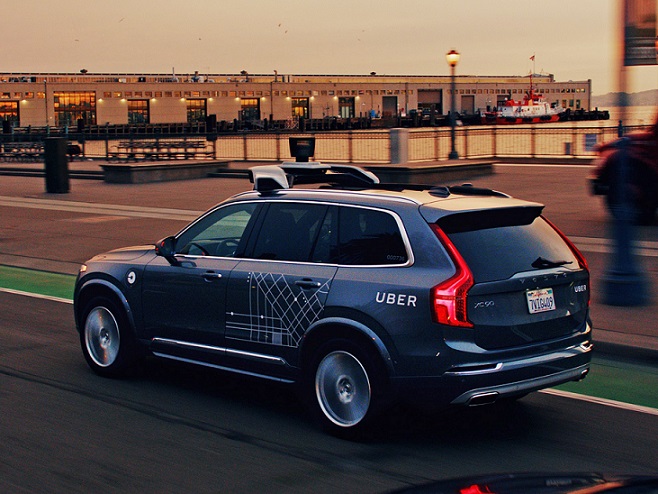 Автономен автомобил на Uber уби пешеходец